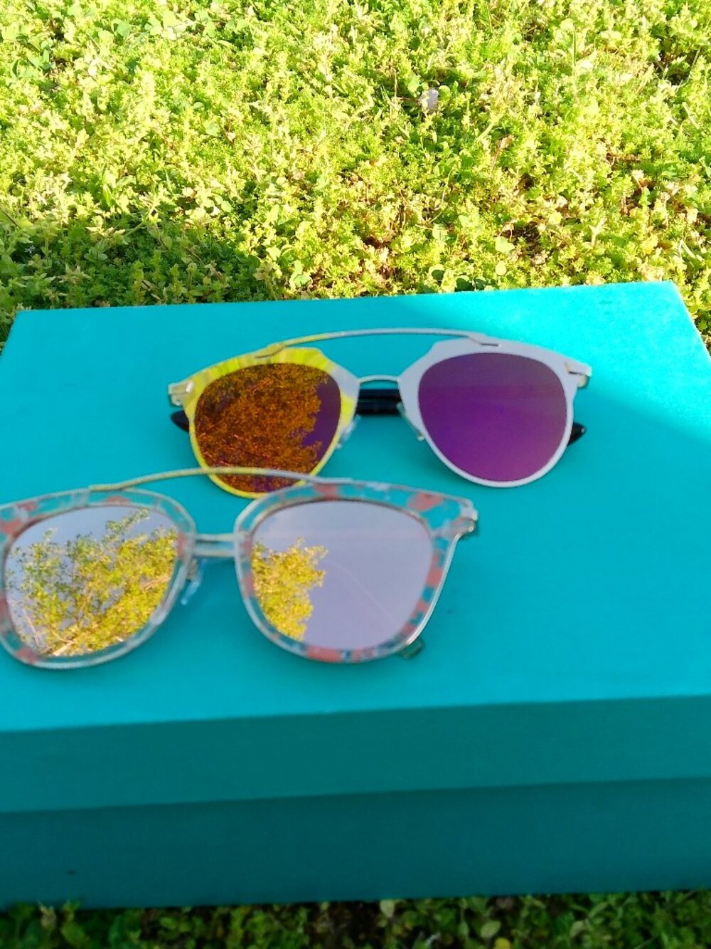 2 PR OF SUNGLASSES NEW IN PK HB